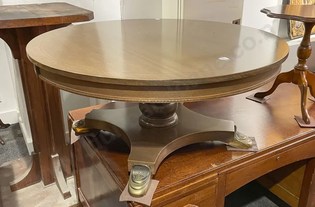 Circular Coffee Table with Brass Feet Image 1++
