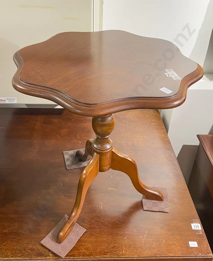 Tripod Based Wine Table Image 1++