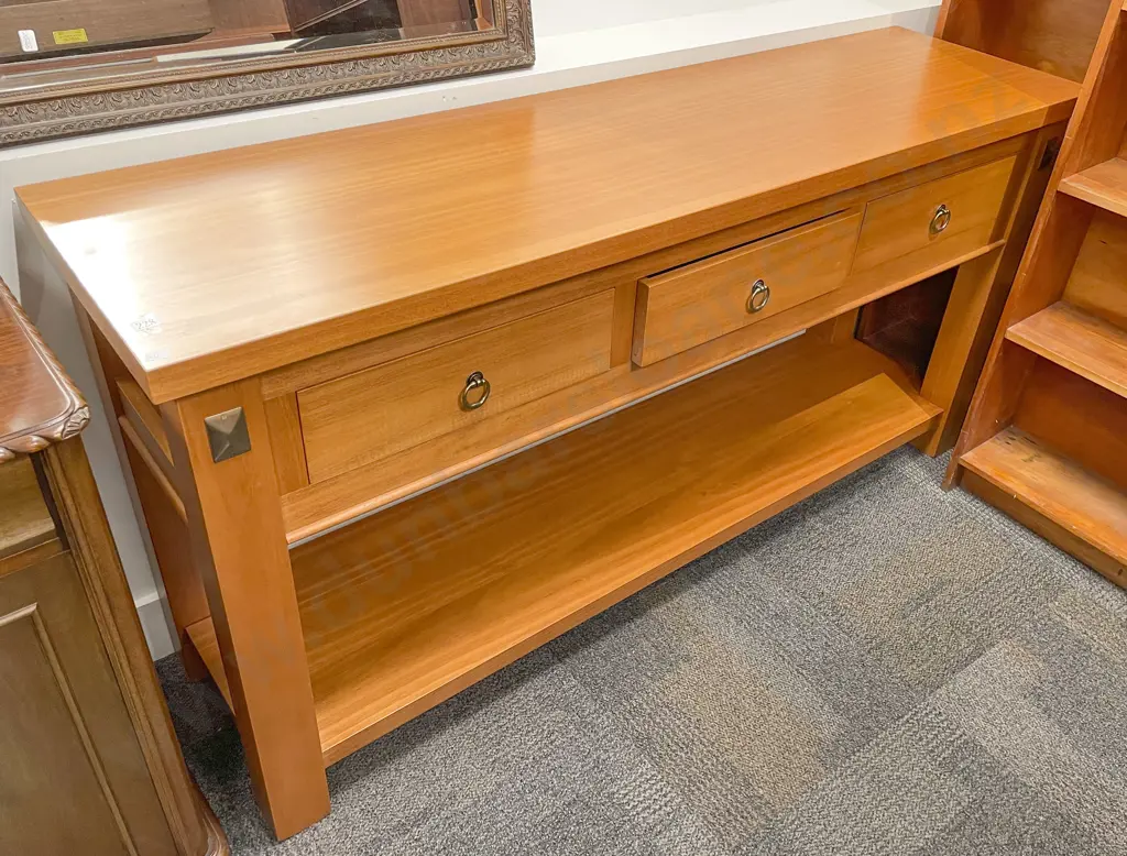 Modern Three Drawer Sideboard With Shelf to Base Image 1++