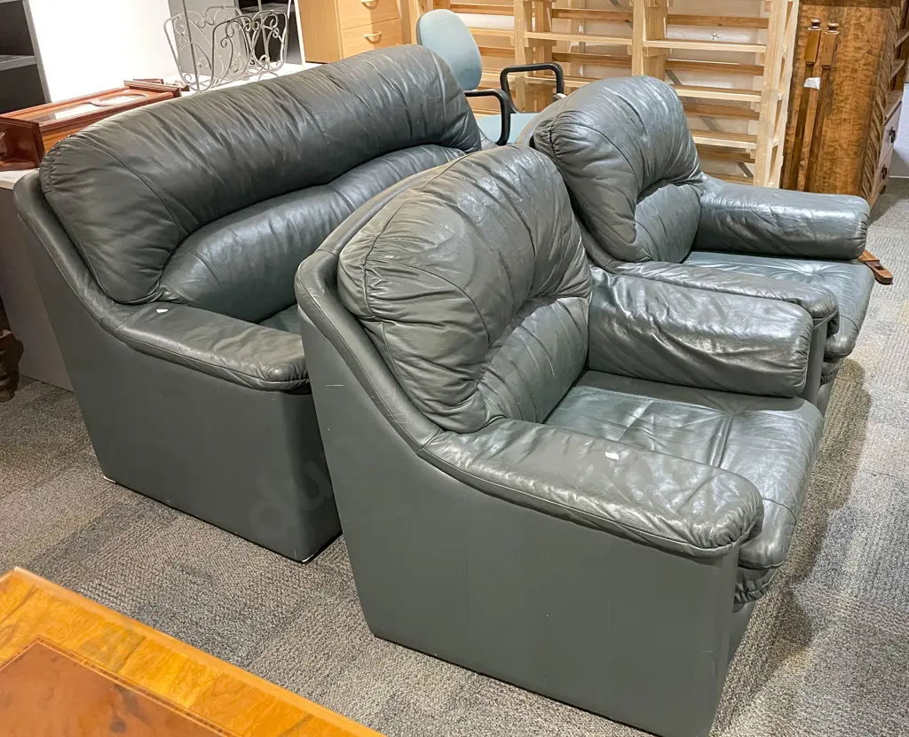 Three Piece Lounge Suite Image 1++