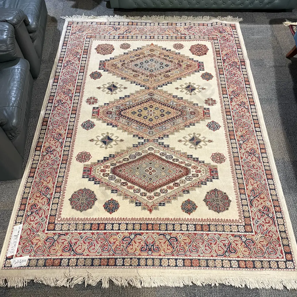 Persian Style Floor Rug - PLEASE NOTE PHOTO HAS BEEN CHANGED Image 1++