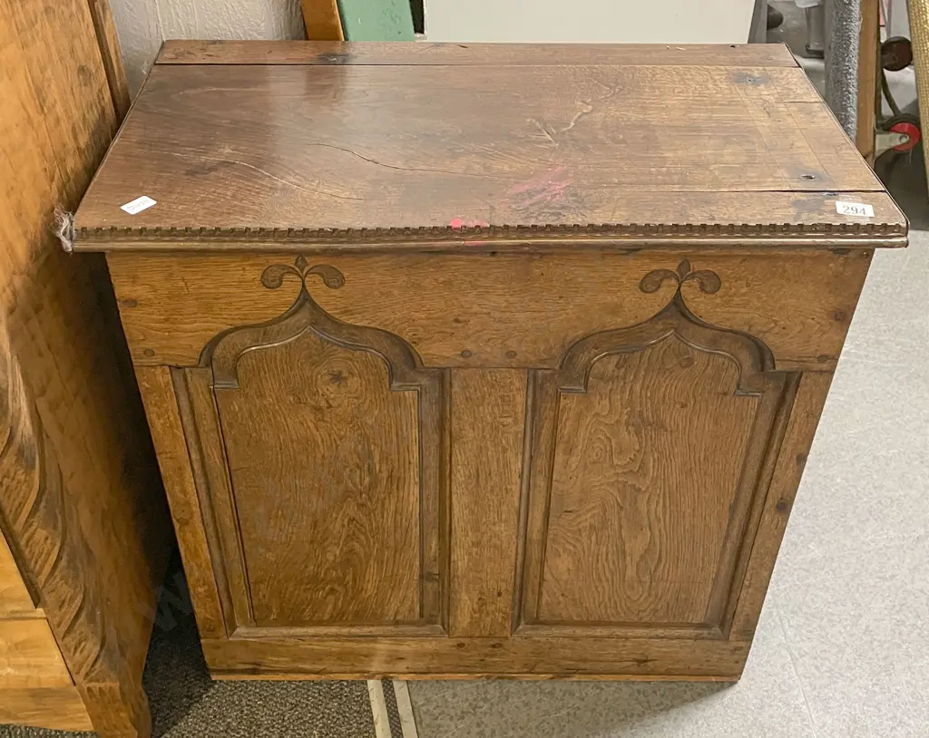 Small Edwardian Oak Panelled Coffer Image 1++