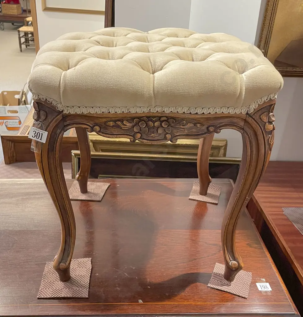 French Style Stool Image 1++