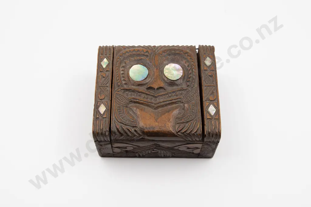 Carved Lidded Box With Wheku Head Image 1++