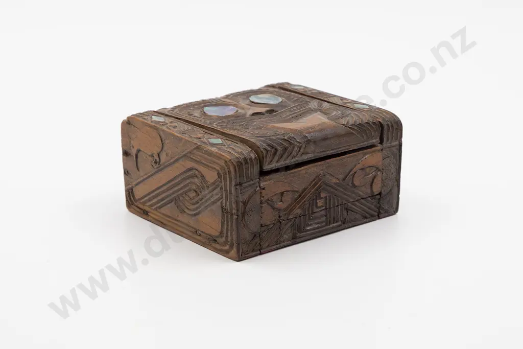 Carved Lidded Box With Wheku Head Image 1++