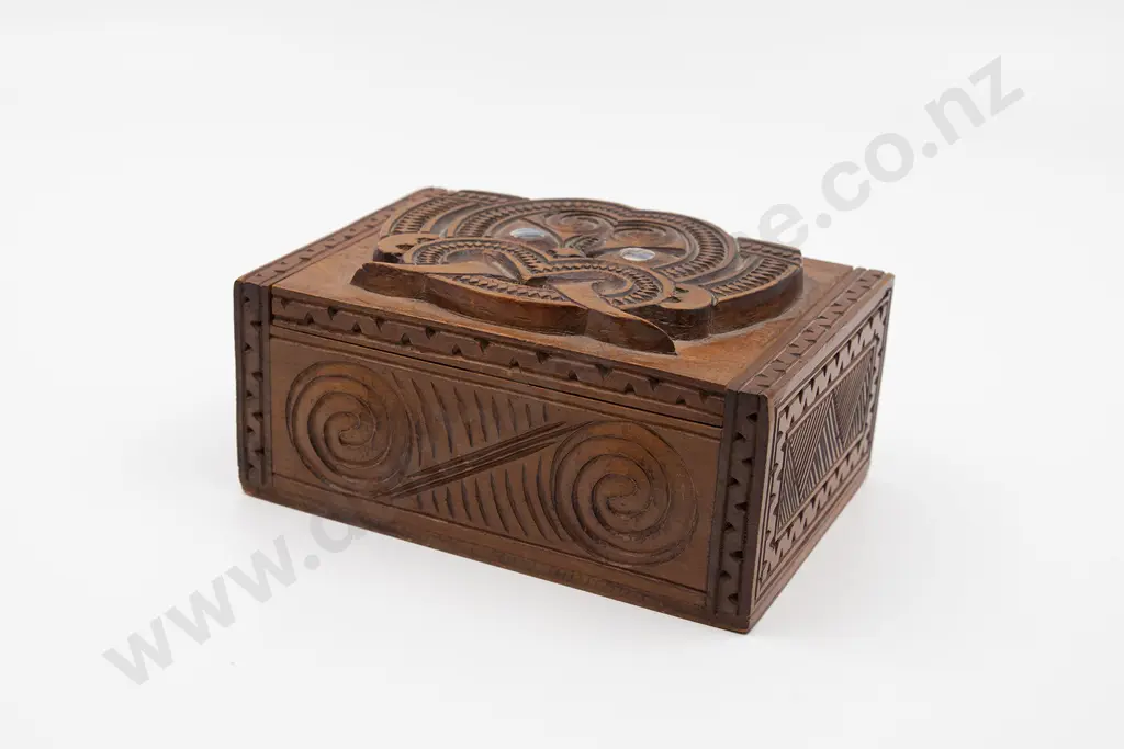Carved Lidded Box With Wheku Head Image 1++
