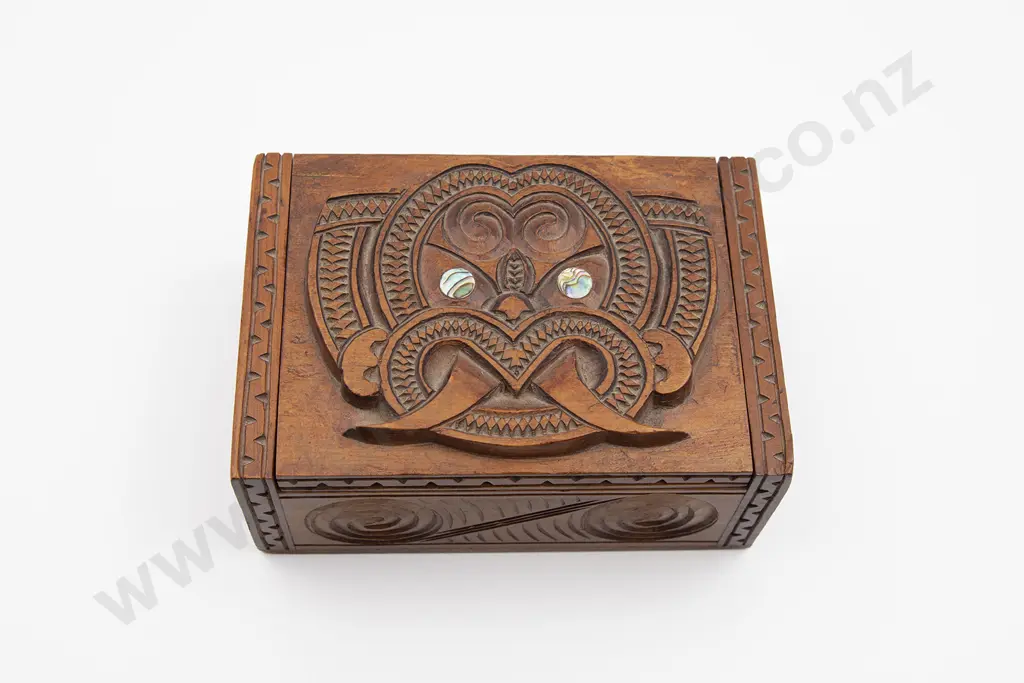 Carved Lidded Box With Wheku Head Image 1++