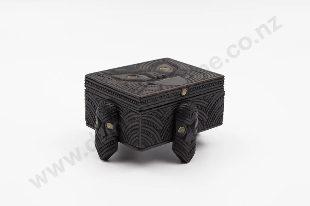 Ebonised Carved Lidded Box With Wheku Head Image 1++