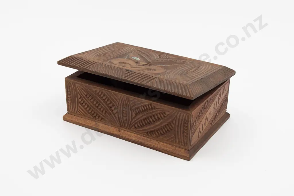 Carved Lidded Box With Wheku Head Image 1++