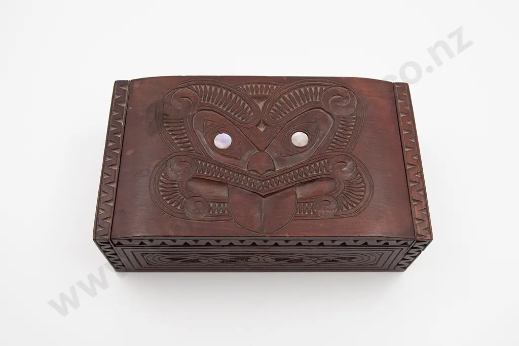 Large Carved Lidded Box With Wheku Head Image 1++