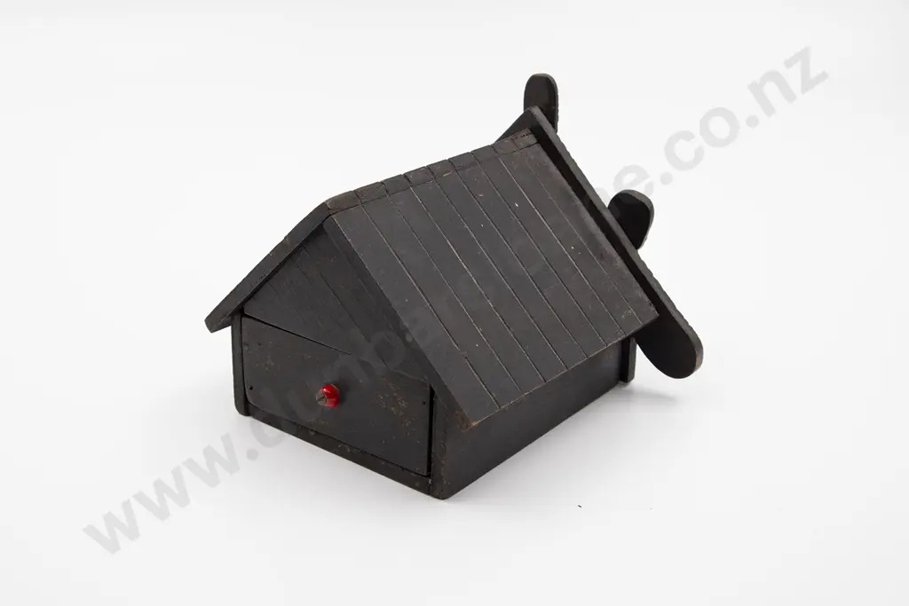 Miniature Wharenui With Rear Sliding Compartment Image 1++