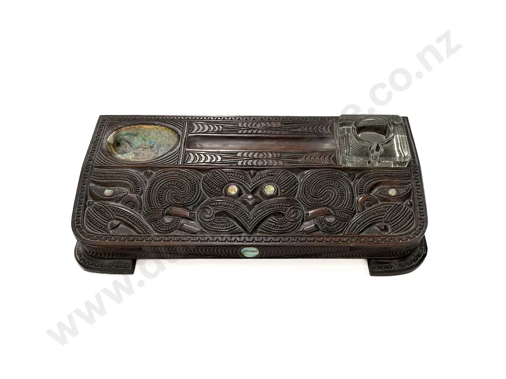 Desk Stand With Carved Wheku Head Image 1++