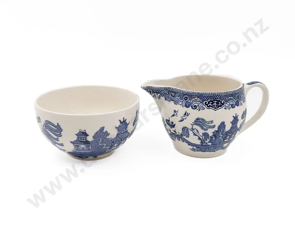 Selection of Blue and White China incl Dinnerware Image 1++
