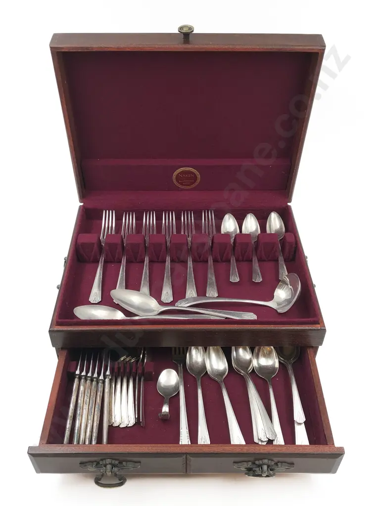 Canteen of Naken Cutlery Image 1++