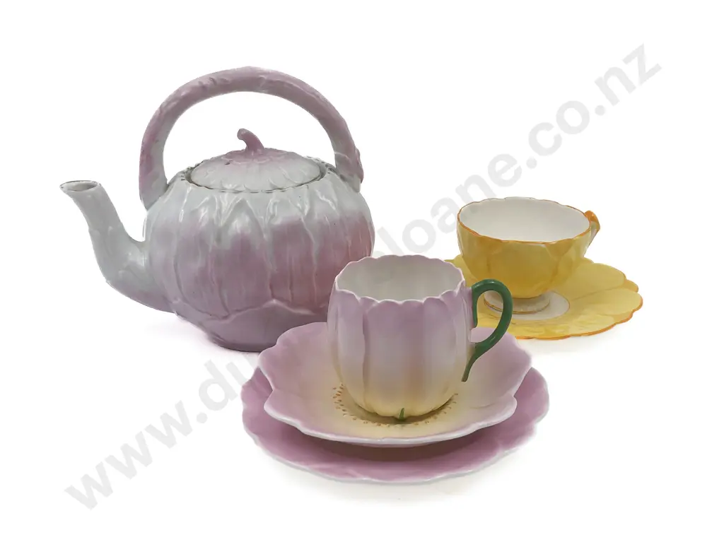 RD Flower Form Trio with Teapot and Other Image 1++