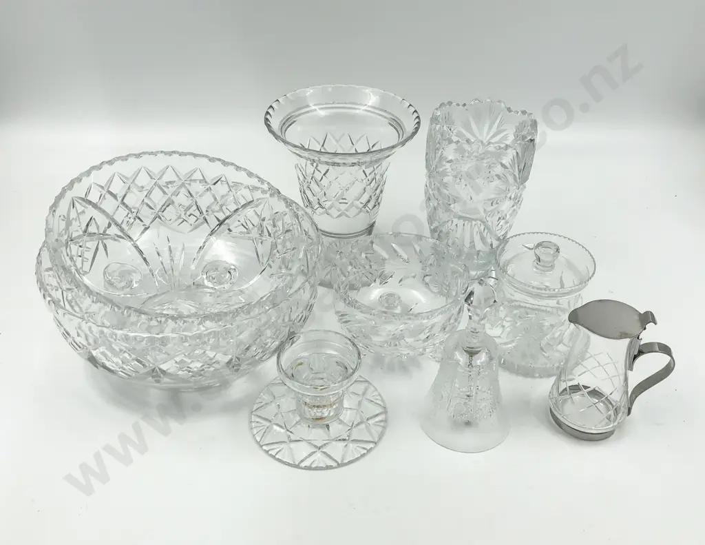 Quantity of Assorted Crystal (9) Image 1++
