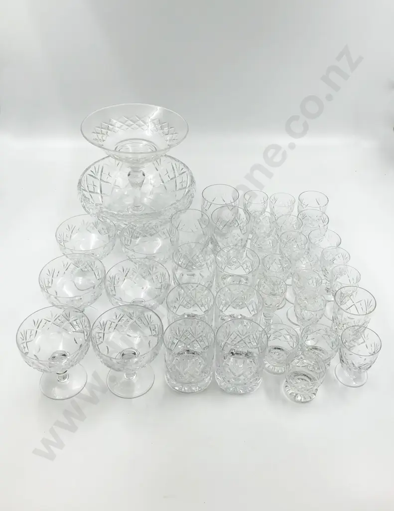 Quantity of Assorted Crystal (38) Image 1++