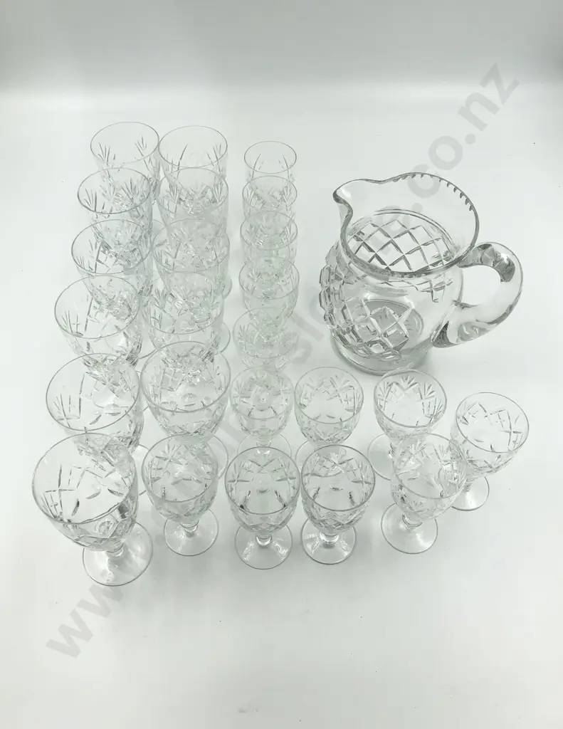 Quantity of Assorted Crystal incl Wine Glasses (25) Image 1++