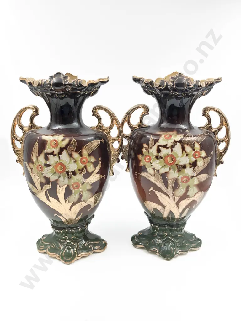 Two Large Mantle Vases and Edwardian Jardinière Image 1++