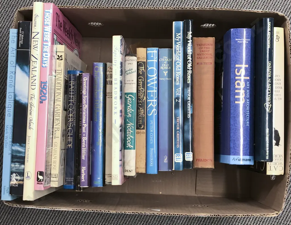 Box of Assorted Botanical Reference Books Image 1++
