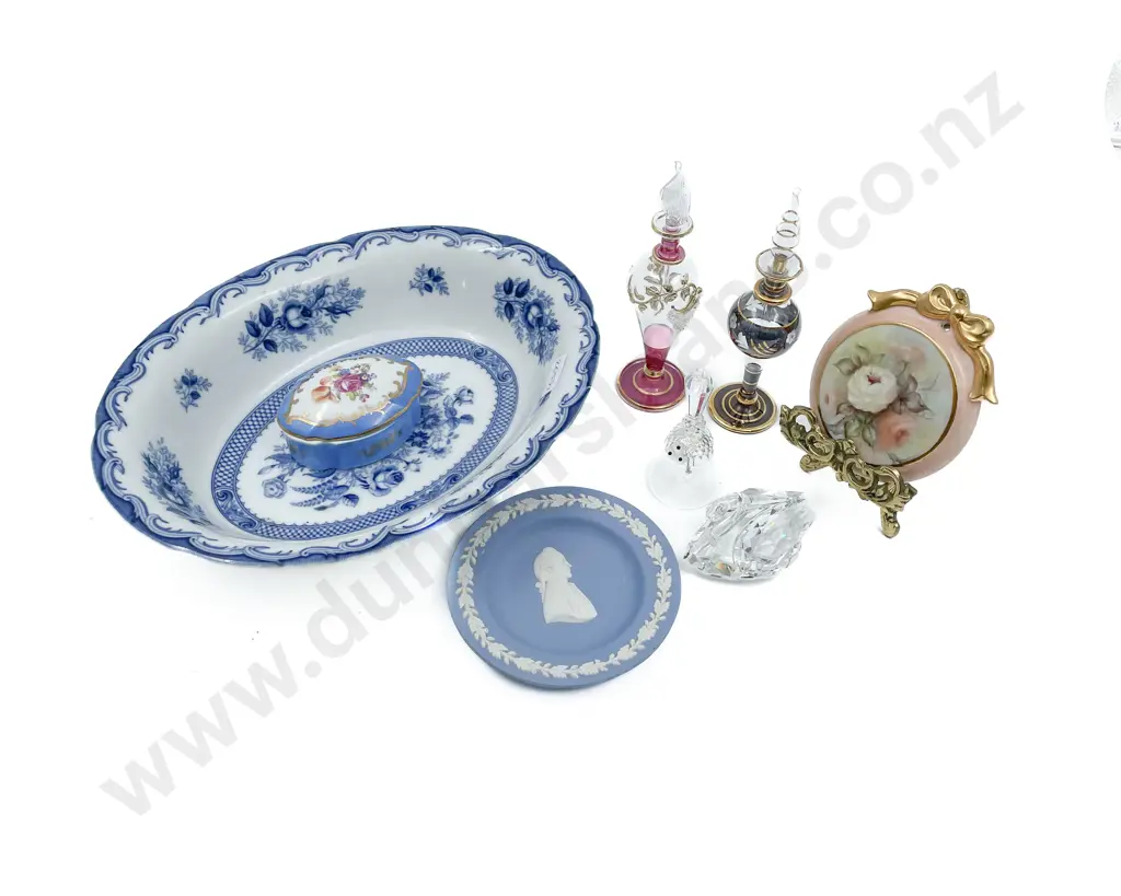 Qty of Assorted China and Miniature Glassware Image 1++