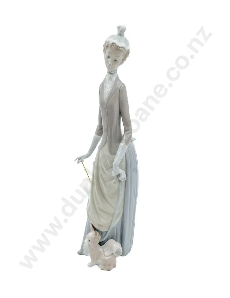 Lladro Figure of Lady Image 1++