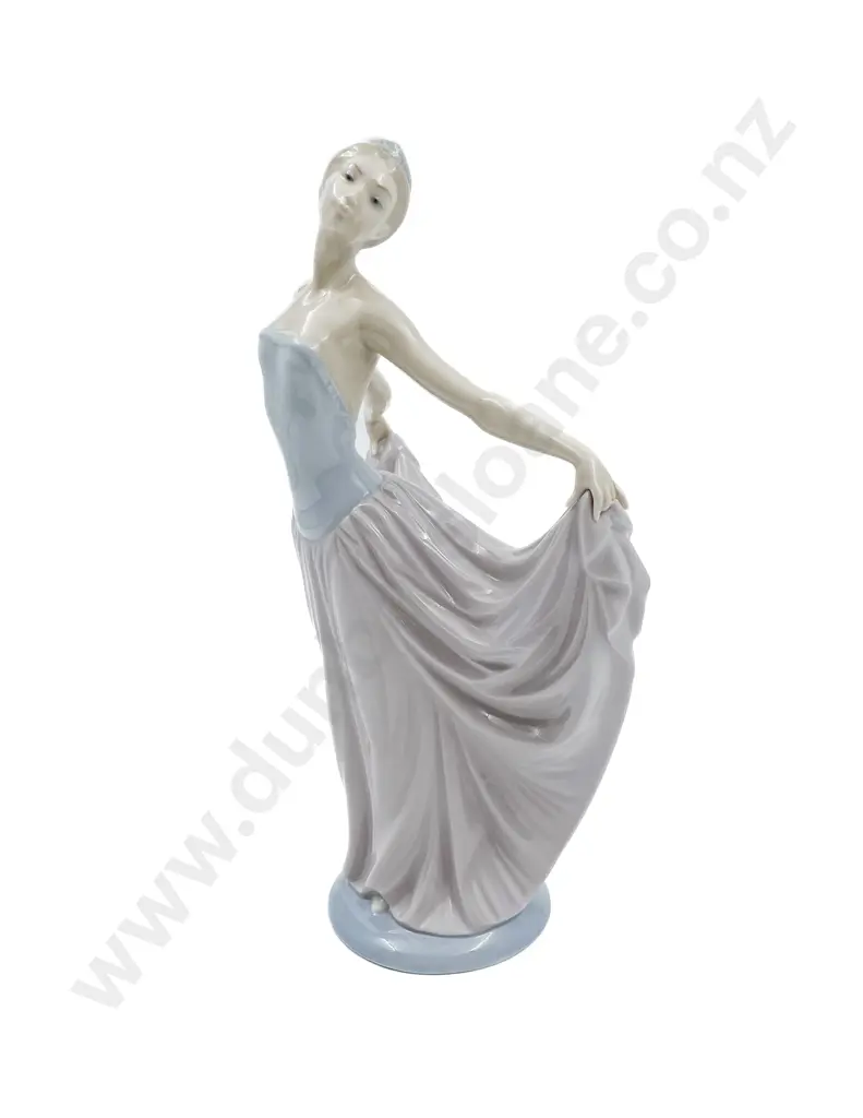 Lladro Figure of Dancer Image 1++