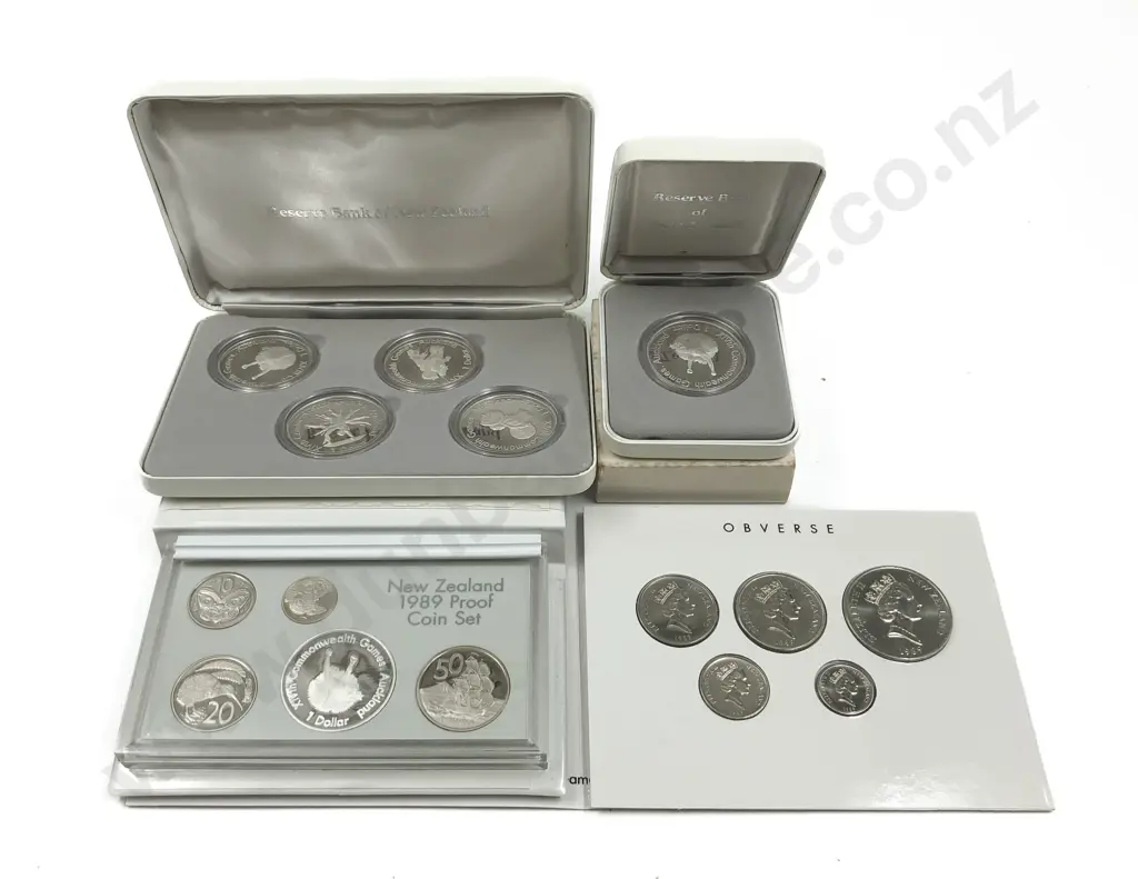 Four NZ 1990 Commonwealth Games Comm. Coin Sets Image 1++