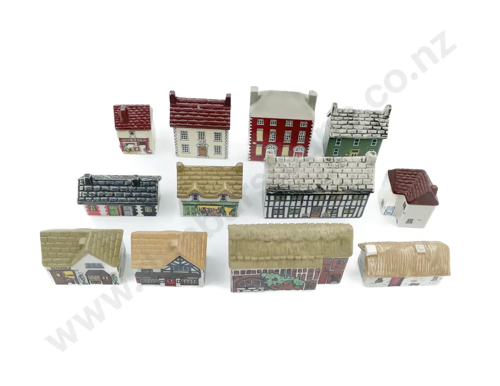 Small Quantity of Wade Miniature Houses Image 1++