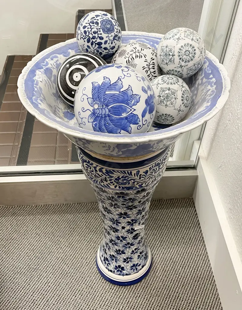 6 Various Blue and White Carpet Balls together with Small Plant Stand and Blue and White Bowl Image 1++