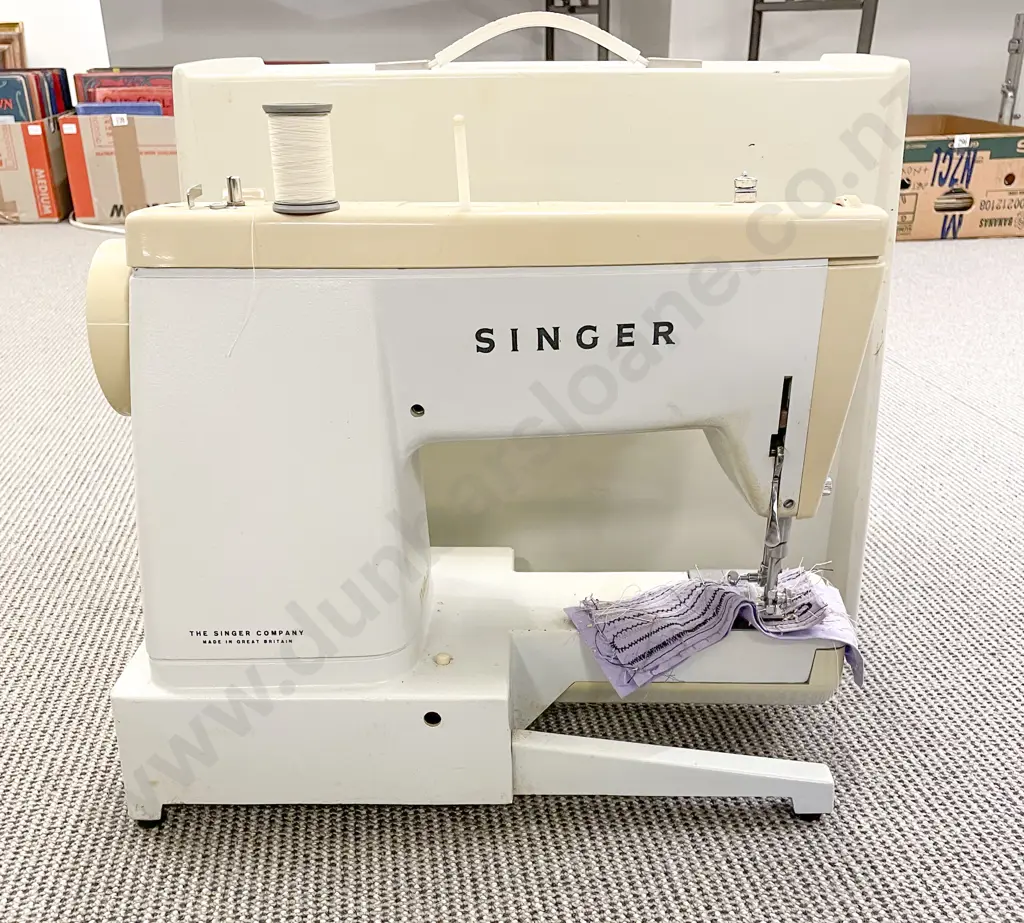 Singer Sewing Machine in Case Image 1++