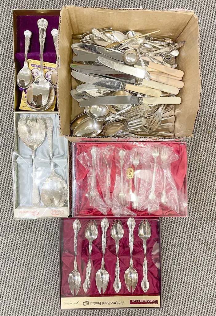 Qty of Assorted Boxed and Loose S/P Cutlery Image 1++