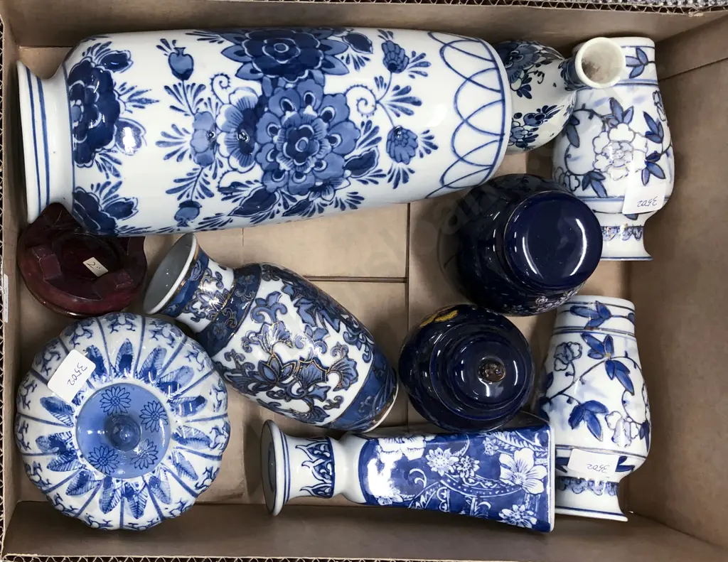 Box of Assorted Blue and White Vases Etc Image 1++