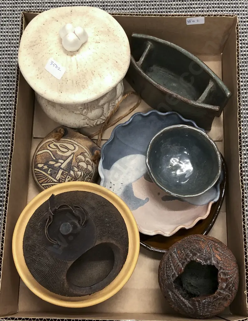 Box of Assorted Pottery Image 1++