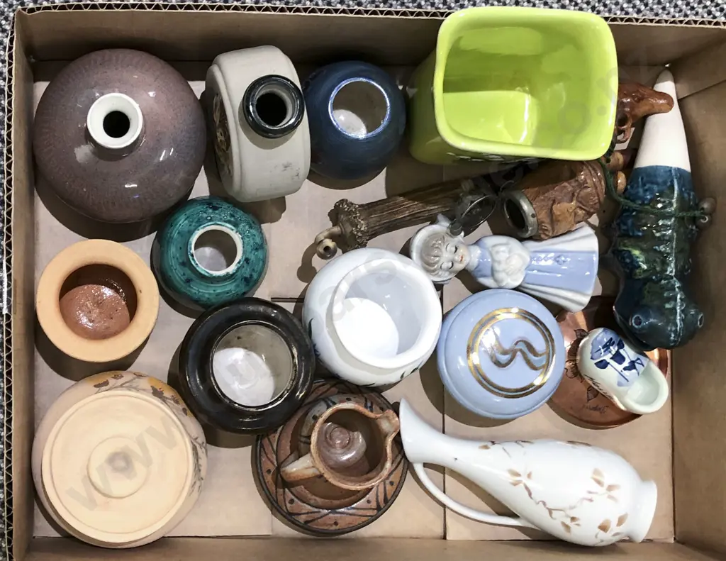 Box of Assorted China And Pottery Vases Etc Image 1++