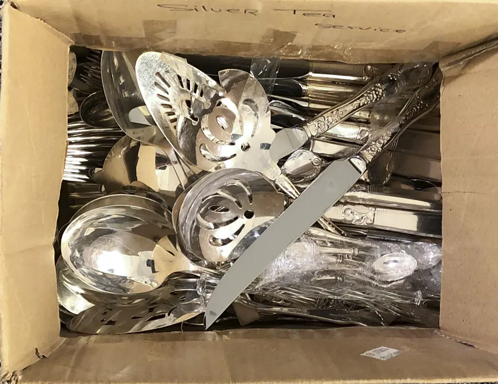 Small Box of Assorted S/P Cutlery Image 1++