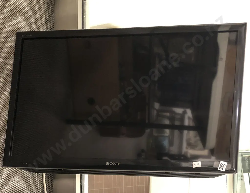 Small Sony 30' TV Image 1++