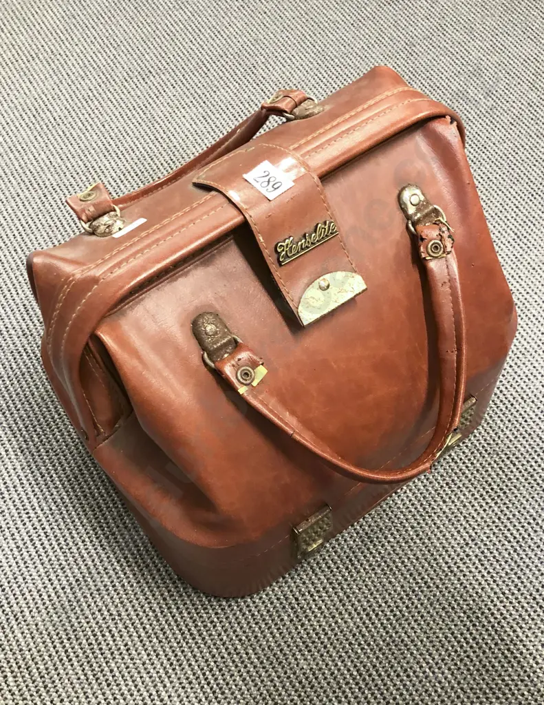 Lawn Bowls In Carrying Case Image 1++