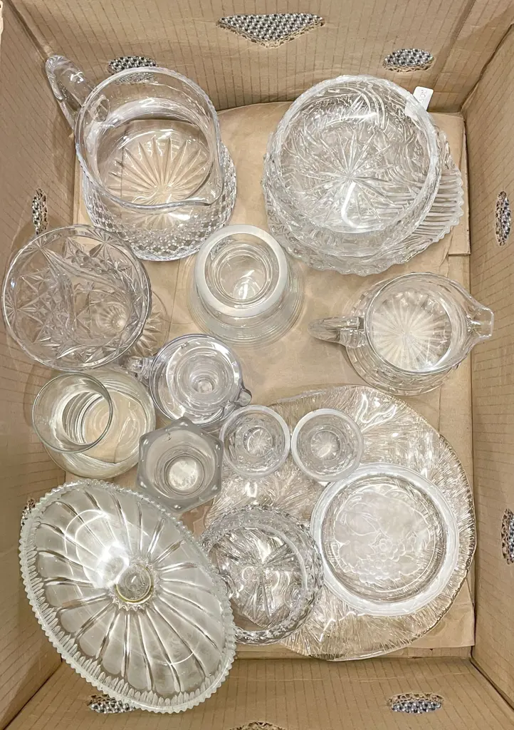 Box of Assorted Crystal and Glassware Image 1++