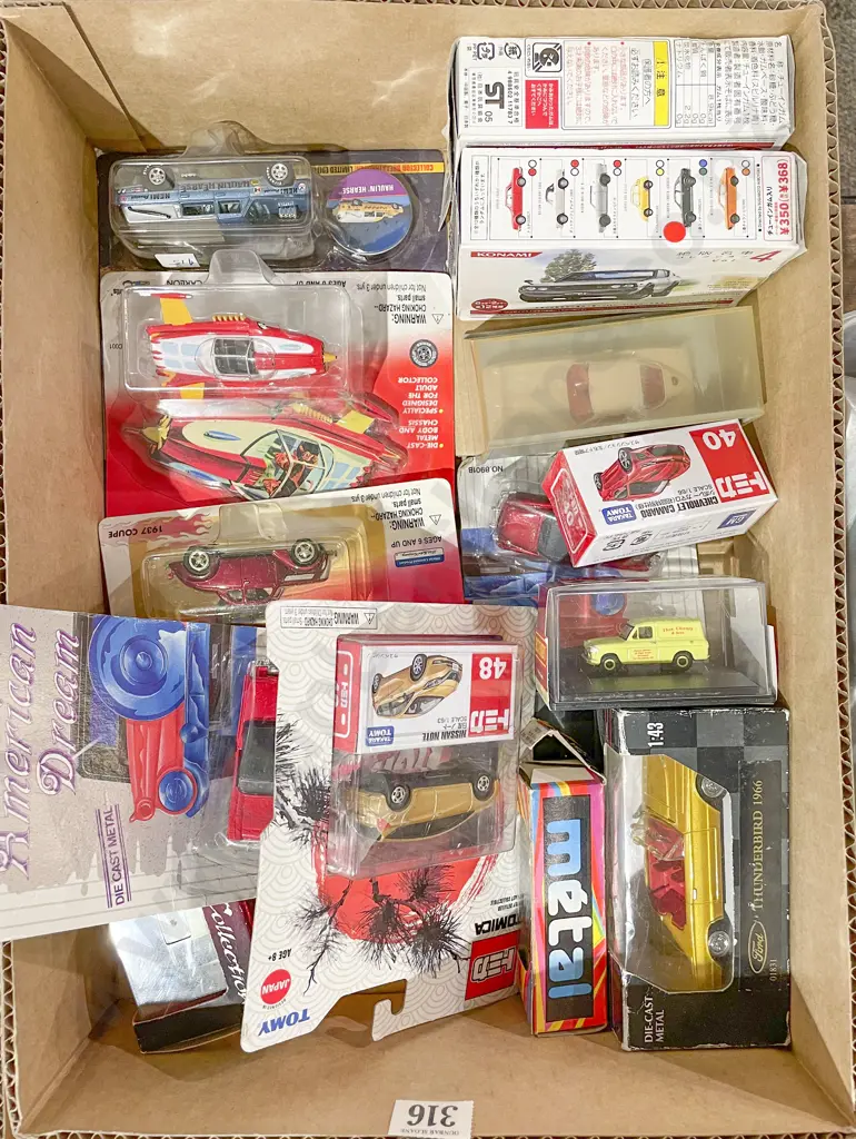 Qty of Assorted Boxed Die Cast Image 1++