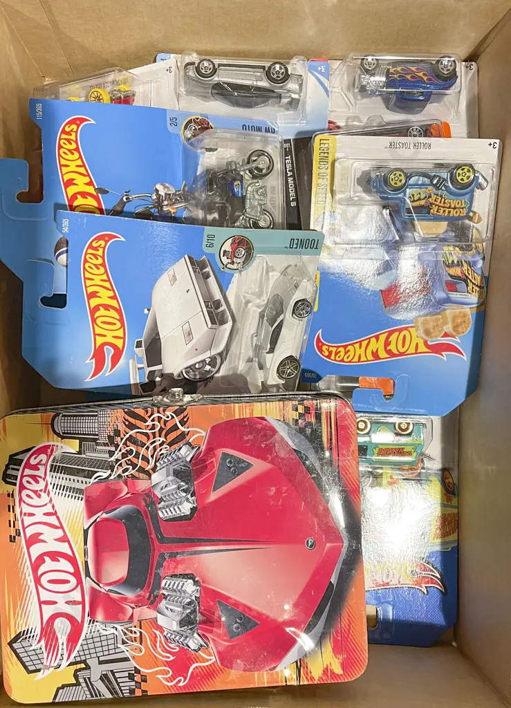 20 Boxed Hot Wheels Together with Tin Image 1++