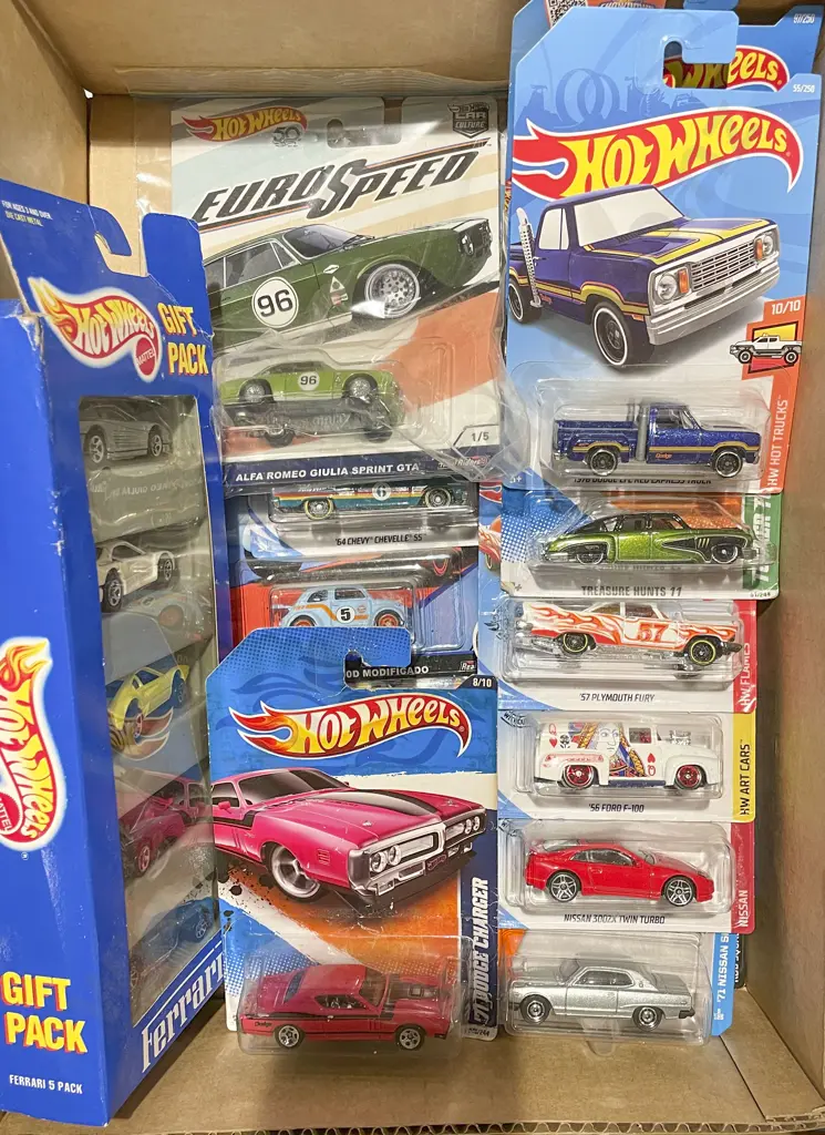 20 Boxed Hot Wheels Models Together with Gift Pack Image 1++