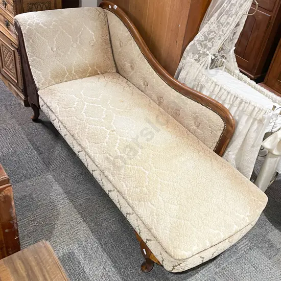 Button Back Chaise Lounge