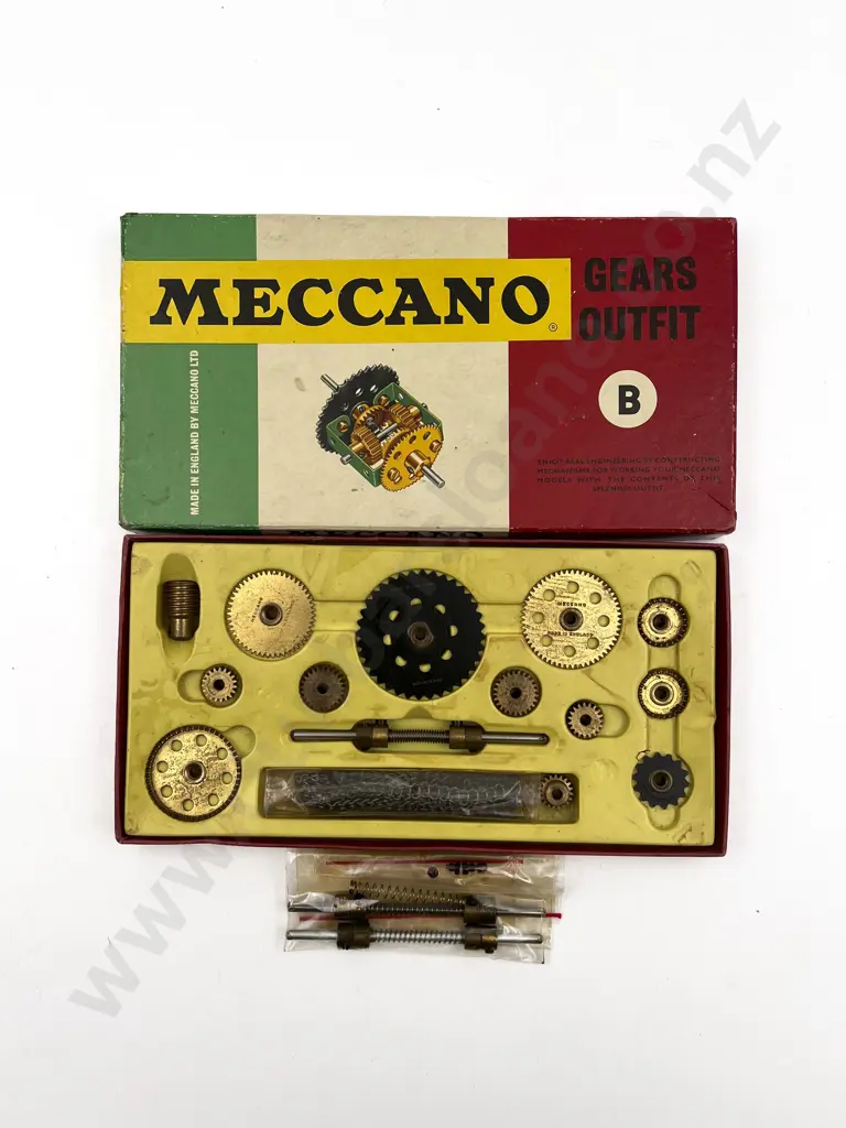 Boxed Meccano Gears Outfit B with Gears Set Instructions and Model Books 3-8 Image 1++