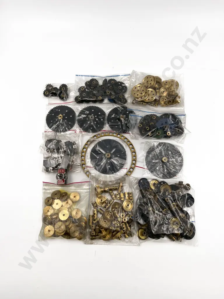 Qty Meccano Assorted Mainly Brass Gears Image 1++