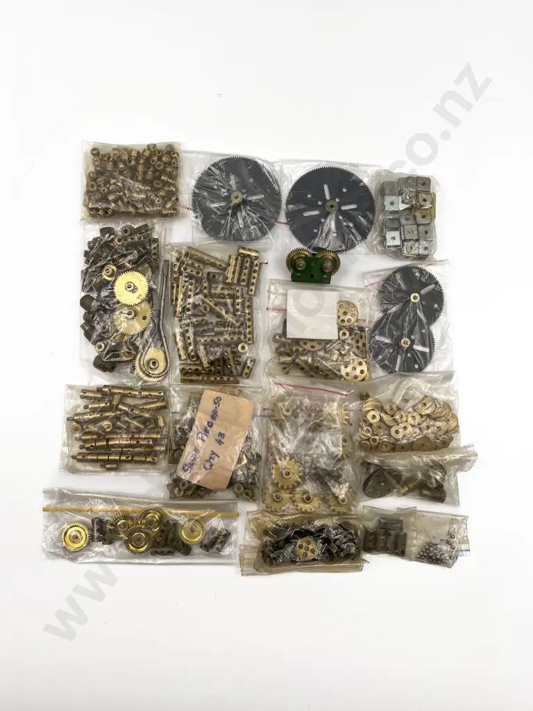 Qty Meccano Assorted Mainly Brass Gears Image 1++