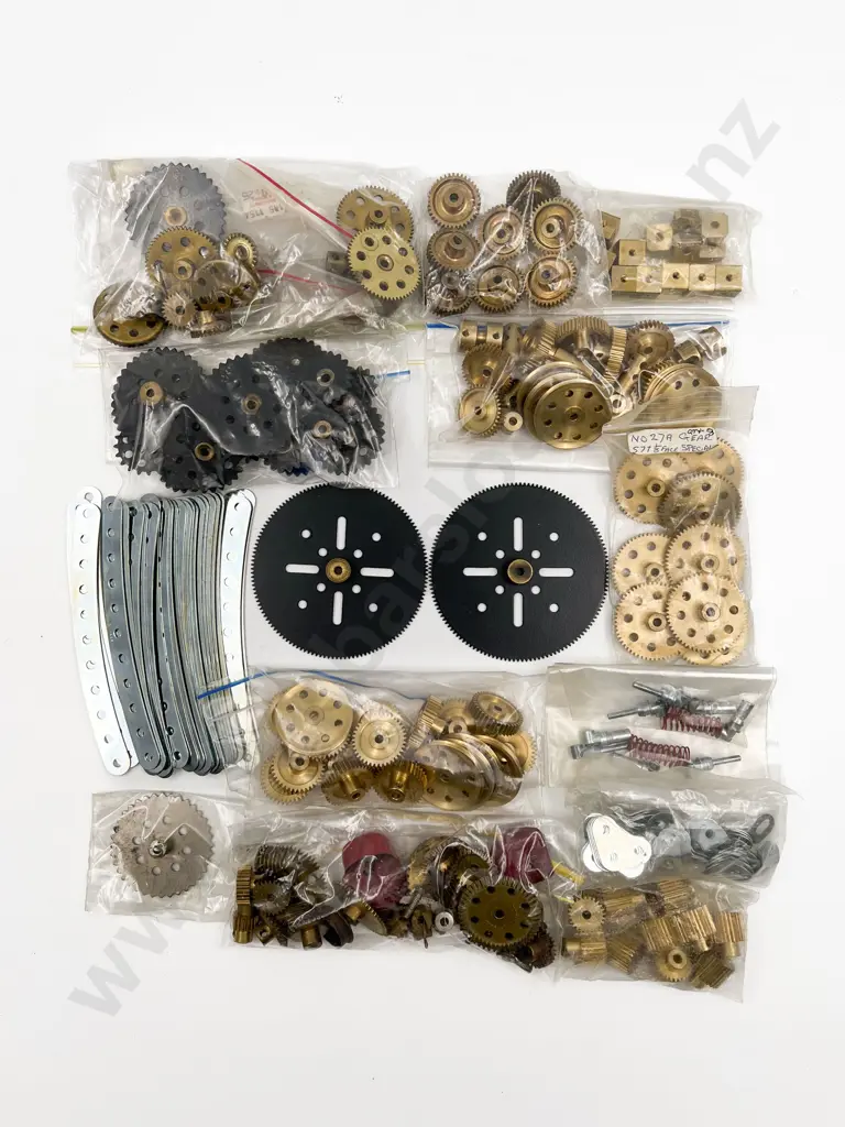 Qty Meccano Assorted Mainly Brass Gears and Wheels Image 1++