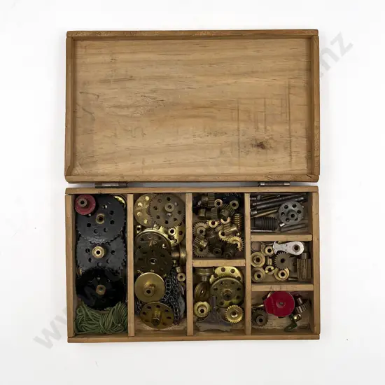Qty Meccano Gears in Wooden Box