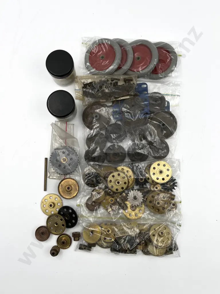 Qty Meccano Assorted and Gears Image 1++