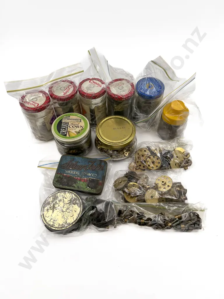 Qty Meccano Assorted Gears with Nuts and Bolts Image 1++